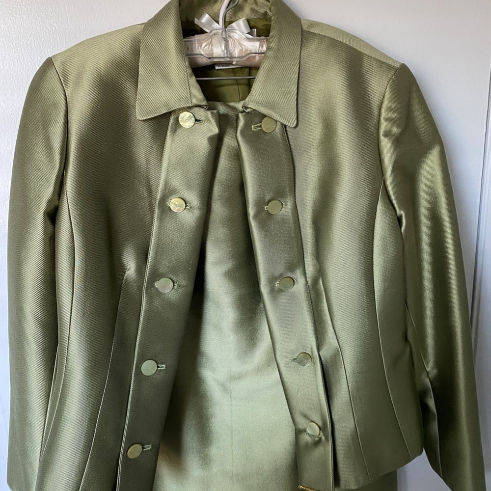 BEAUTIFUL WORTH SIZE 16 SKIRT AND JACKET CELADON/GREEN
